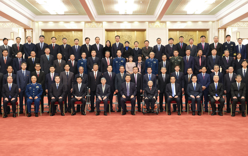 　　11月3日，2020年度国家科学技术奖励大会在北京人民大会堂隆重举行。会前，党和国家领导人习近平、李克强、王沪宁、韩正等会见获奖代表并同大家合影留念。新华社记者 李学仁 摄