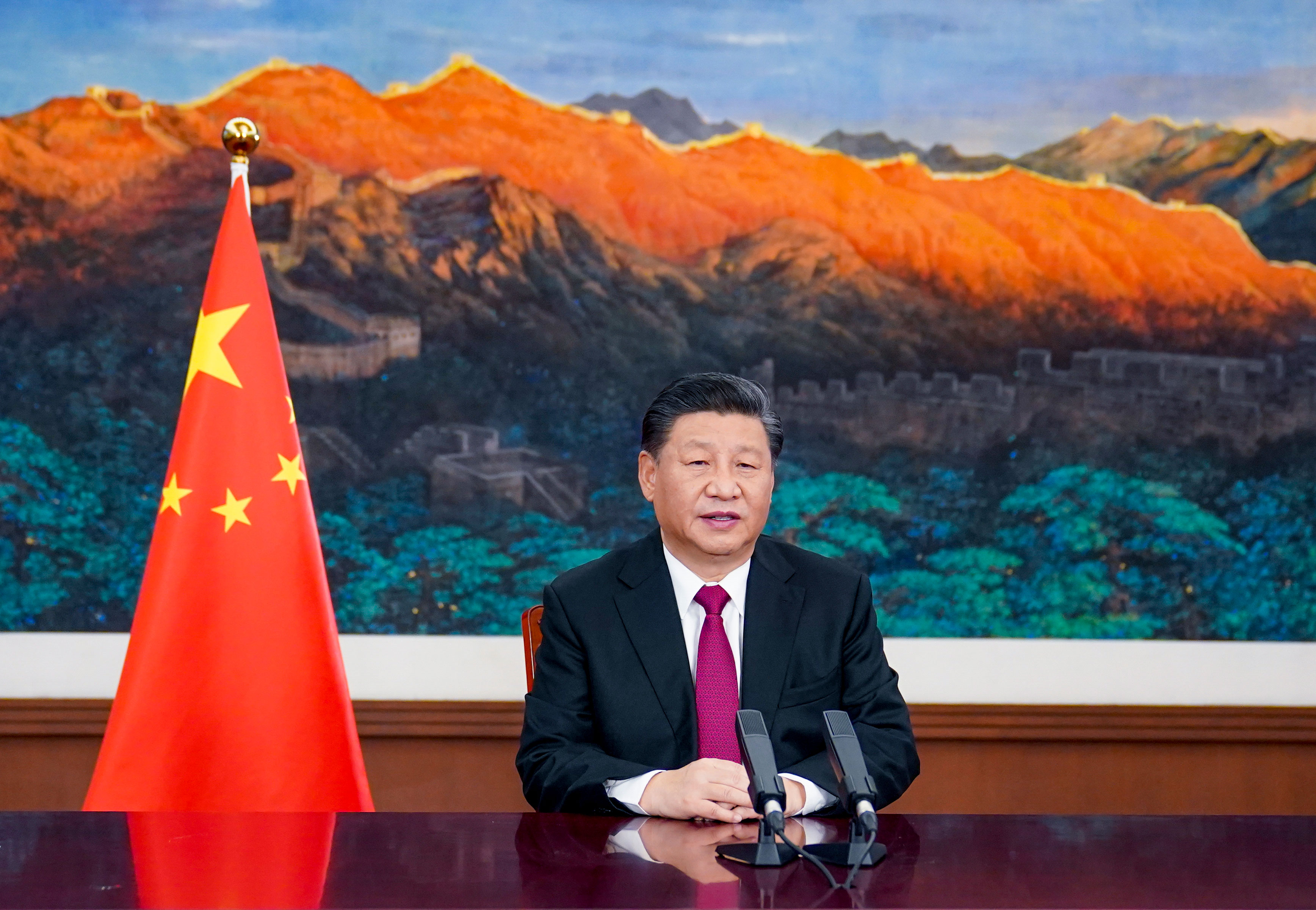 　　2021年1月25日，习近平主席以视频方式出席世界经济论坛“达沃斯议程”对话会，并发表题为《让多边主义的火炬照亮人类前行之路》的特别致辞。