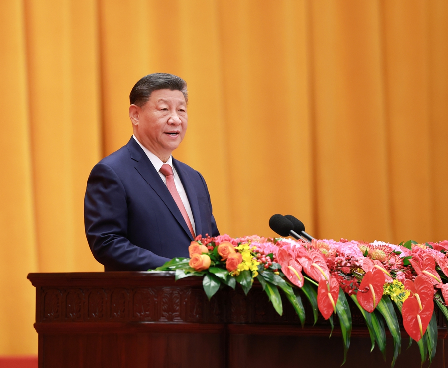   1月27日，中共中央、国务院在北京人民大会堂举行2025年春节团拜会。中共中央总书记、国家主席、中央军委主席习近平发表讲话。