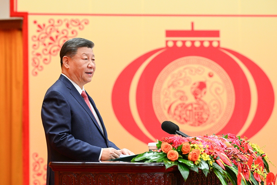   1月27日，中共中央、国务院在北京人民大会堂举行2025年春节团拜会。中共中央总书记、国家主席、中央军委主席习近平发表讲话。